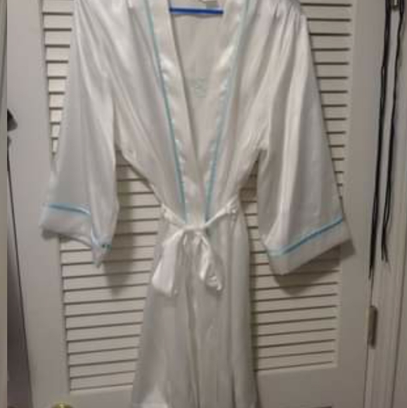 Bride Robe - Picture 2 of 4